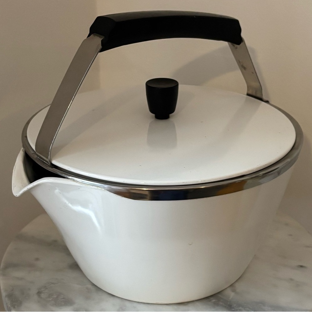 Vintage Coring Ware Cookmates TK-2 1 3/4 Qt White Enamel Tea Kettle Black Handle